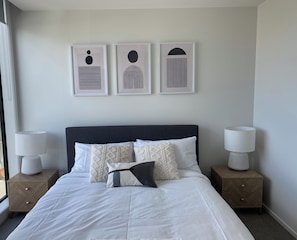 2 habitaciones, tabla de planchar con plancha, wifi y ropa de cama