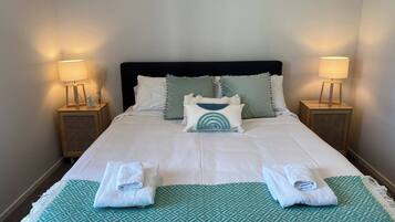 2 habitaciones, tabla de planchar con plancha, wifi y ropa de cama