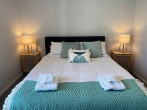 2 chambres, fer et planche à repasser, Wi-Fi, draps fournis