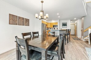Dining - Walk to Snowflake Lift + walk to Main St (Breckenridge)