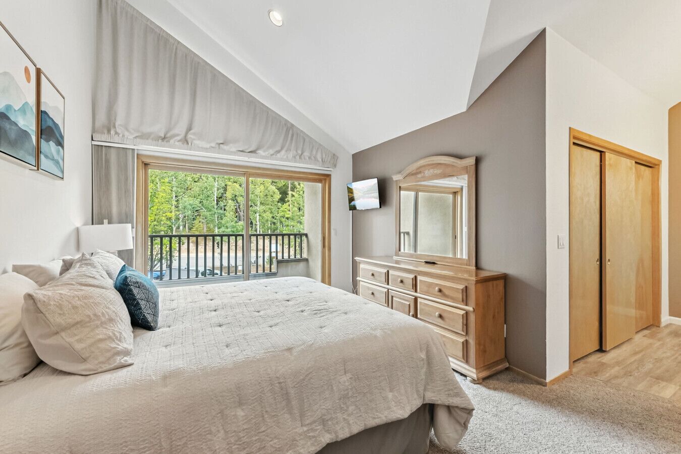 3 soverom, strykejern/-brett, wi-fi (inkludert) og sengetøy