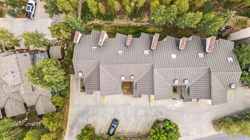 Walk to Snowflake Lift + walk to Main St