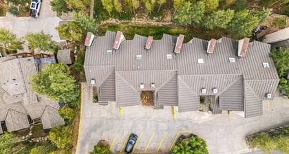 Walk to Snowflake Lift + walk to Main St