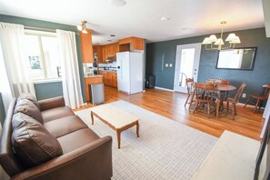 TV - 2-bedroom top-level unit in charming Bremerton home (Bremerton)