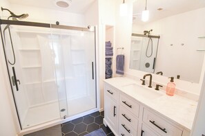 Shower, hair dryer, towels, soap - 2-bedroom top-level unit in charming Bremerton home (Bremerton)