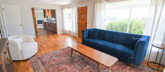 2-bedroom top-level unit in charming Bremerton home