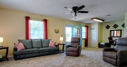 Charming 2-bedroom house in Mulhall, near I-35 and OSU