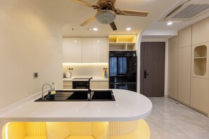 Refrigerador, microondas
