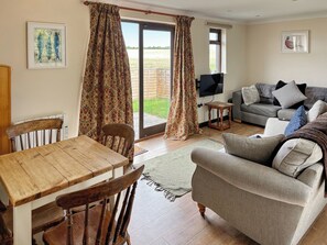 TV - 1 bedroom accommodation in Framlingham (Framlingham)