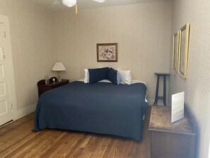 3 slaapkamers, een bureau, een strijkplank/strijkijzer, gratis wifi