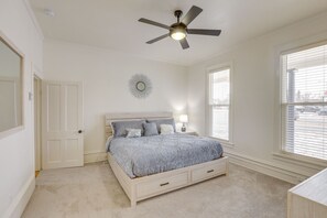 4 bedrooms, desk, iron/ironing board, free WiFi