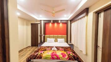 Deluxe Double Room, Air conditioning | Hypo-allergenic bedding, desk, soundproofing, free WiFi