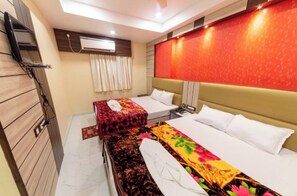 Deluxe Quadruple Room, Air conditioning | Hypo-allergenic bedding, desk, soundproofing, free WiFi - Hotel Signature Inn New Digha (Digha)