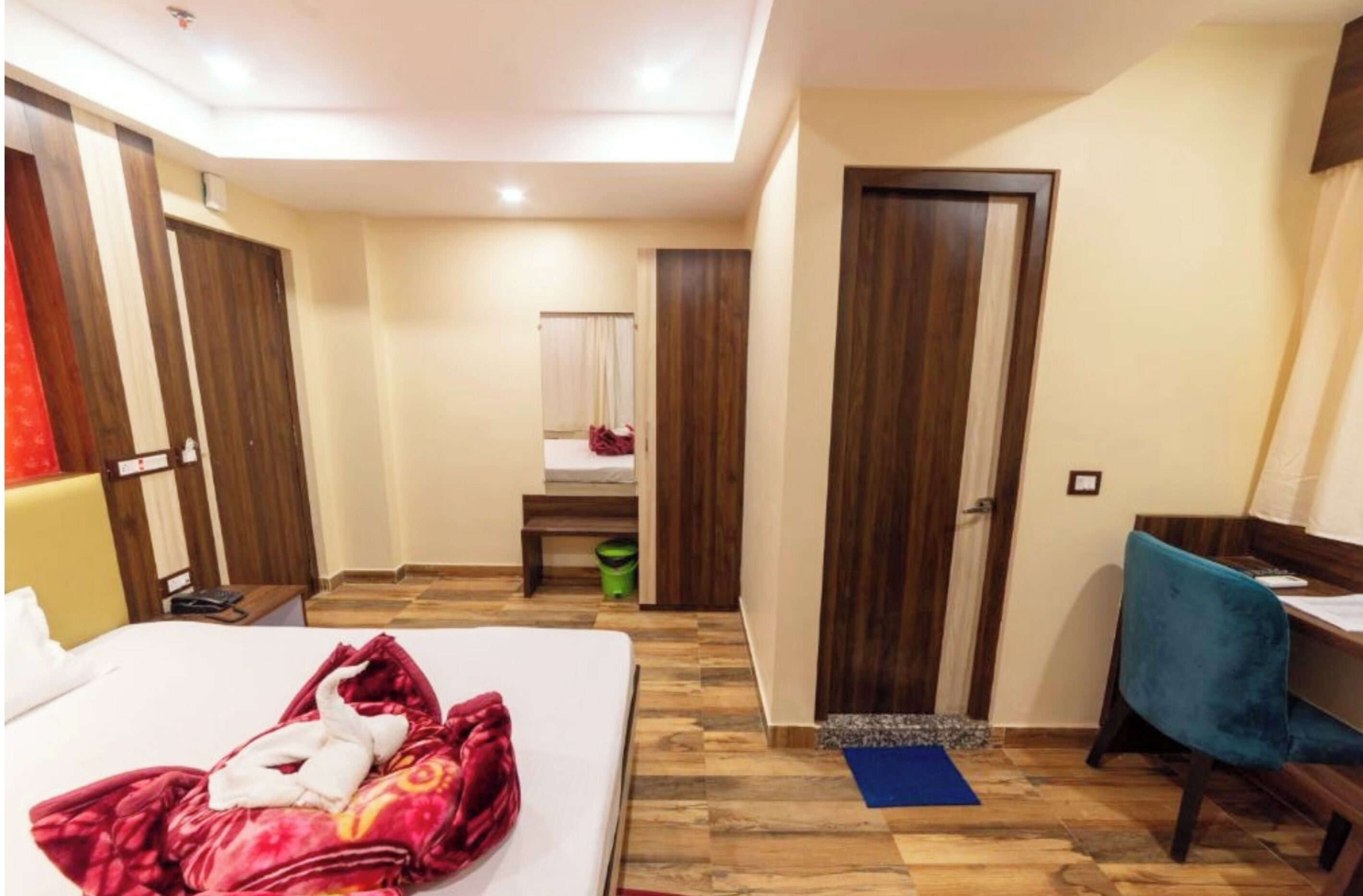 Deluxe Double Room, Air conditioning | Hypo-allergenic bedding, desk, soundproofing, free WiFi