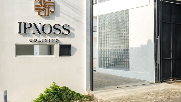 A building with a sign reading "IPNOSS COLIVING". - Ipnoss Coliving Semarang, by INNCA COLLECTION (Semarang)