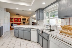 Fridge, microwave, stovetop, dishwasher