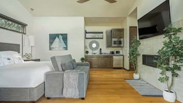 1 bedroom, desk, iron/ironing board, WiFi