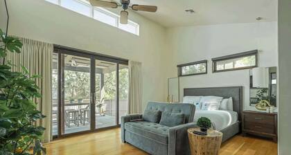Relaxing Lake Escape | 1BR | Pickleball | BBQ