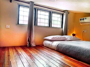 1 bedroom, WiFi, bed sheets - Loft Studio Apartment (Accra)
