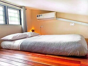 1 bedroom, WiFi, bed sheets - Loft Studio Apartment (Accra)