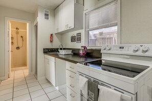 雪櫃、微波爐、爐具、廚房用具/餐具/器皿