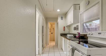3 Mi to Medical Center: Suburban Condo in Houston