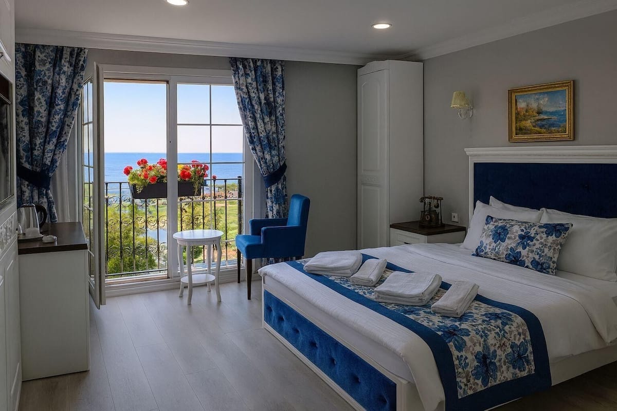 Double Room, Balcony, Sea View | Desk, laptop workspace, soundproofing, iron/ironing board