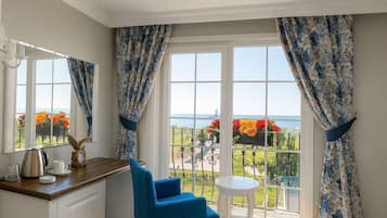 Double Room, Balcony, Sea View | Desk, laptop workspace, soundproofing, iron/ironing board