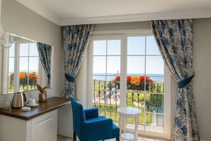 Double Room, Balcony, Sea View | Desk, laptop workspace, soundproofing, iron/ironing board