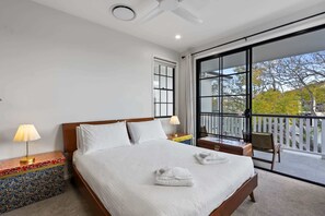 3 bedrooms, desk, iron/ironing board, WiFi