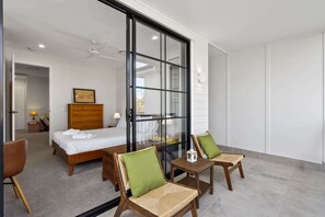 3 bedrooms, desk, iron/ironing board, WiFi