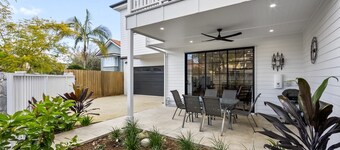 Spacious 3-Bed Clayfield House with Patio and BBQ