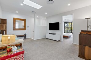 3 bedrooms, desk, iron/ironing board, WiFi