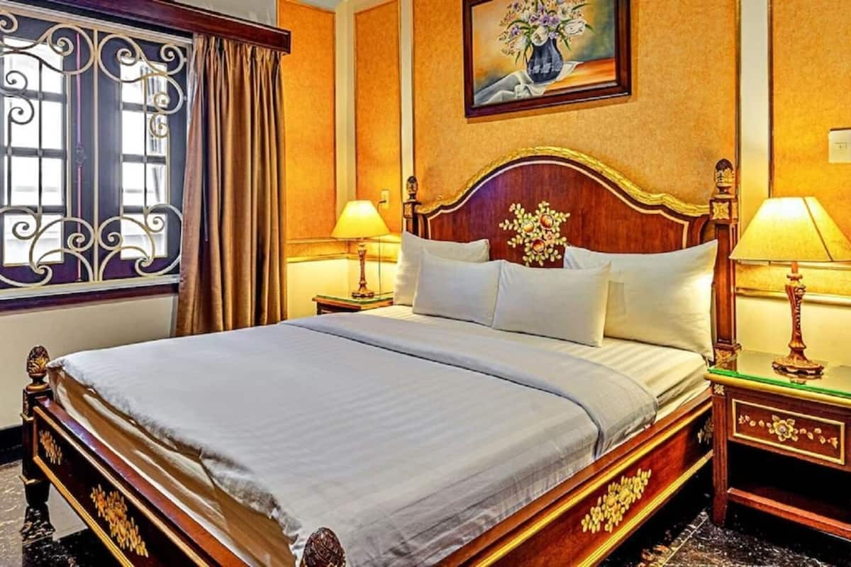 Suite, Balcony, City View | In-room safe, desk, blackout drapes, soundproofing