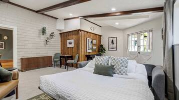 1 habitación, tabla de planchar con plancha, cuna de viaje y wifi