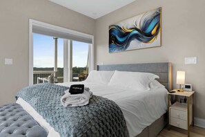 3 bedrooms, desk, iron/ironing board, travel crib