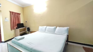 Deluxe Double Room | Blackout curtains, soundproofing, free WiFi