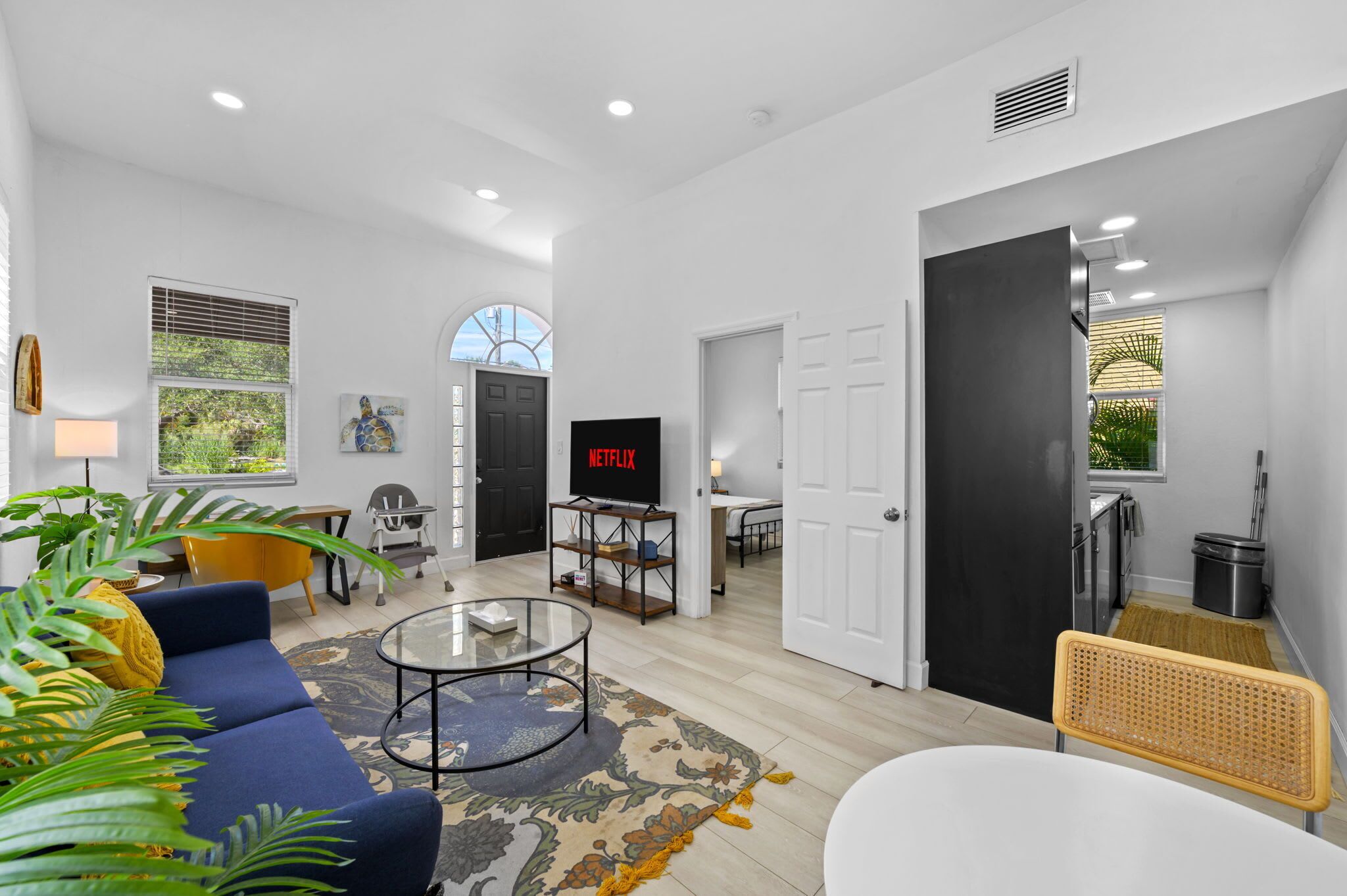 Televisión y oficina 