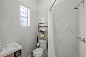 Shower, hair dryer, towels