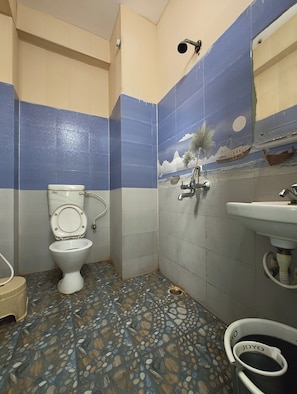 Shower, free toiletries, slippers, towels