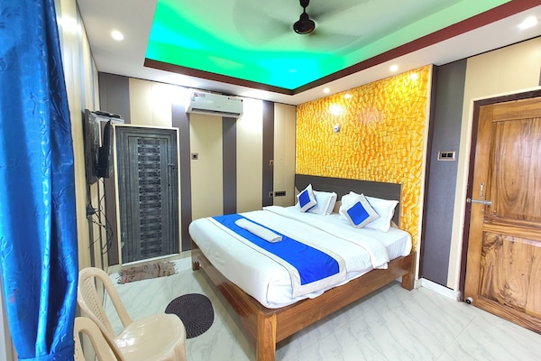 Quarto casal luxo | Roupas de cama antialérgicas, cofres nos quartos, escrivaninha