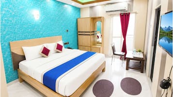 Hypo-allergenic bedding, in-room safe, desk, soundproofing