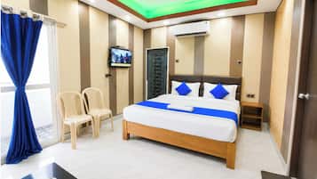 Kamar Double Deluks, Beberapa Tempat Tidur, AC | Seprai antialergi, brankas, meja kerja, dan kedap suara