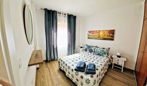 3 bedrooms, iron/ironing board, WiFi, bed sheets