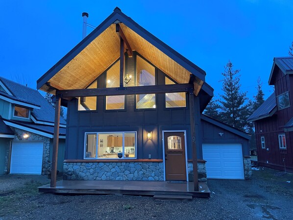 Exterior - Charming 2-bedroom retreat Chalet Soleil au Lake Pend Oreille! (Clark Fork)