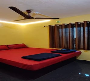 Deluxe Room | Hypo-allergenic bedding, blackout curtains, soundproofing, free WiFi