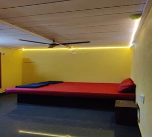 Deluxe Room | Hypo-allergenic bedding, blackout curtains, soundproofing, free WiFi
