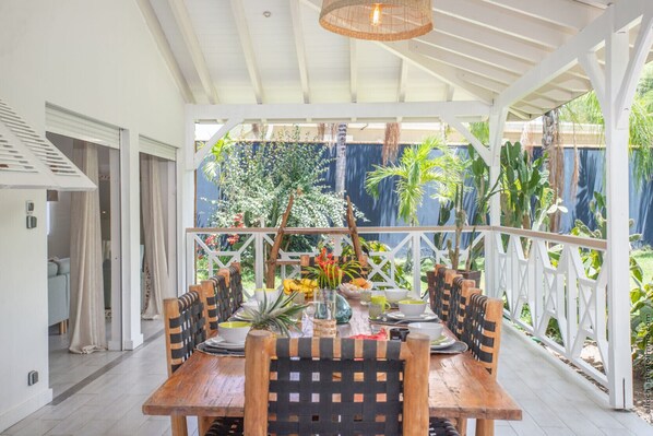 Outdoor dining