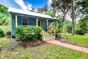 Exterior - Charming Cottage, Bike to Downtown Attractions, Private Fenced Yard, Hot Tub, $300 in Free Tickets! (St. Augustine)