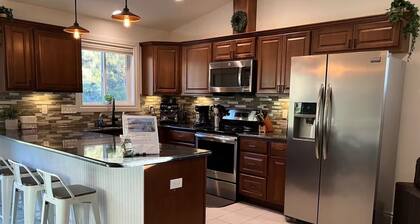 Spacious 5-bedroom house in Moscow with AC, RV Parking. Family friendly